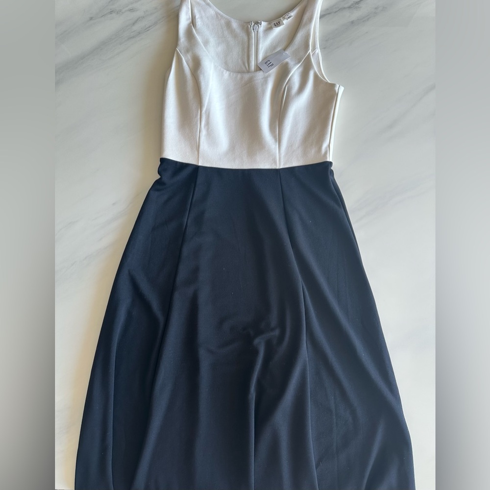 Gap - A line Dress - Size 2 - Black and White
